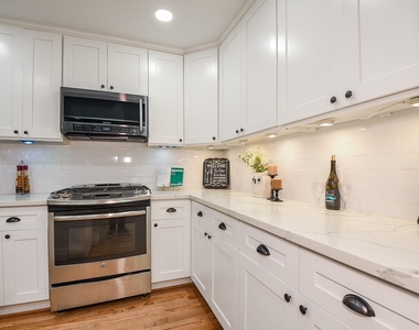 311 E 35th Street - Photo Thumbnail 15