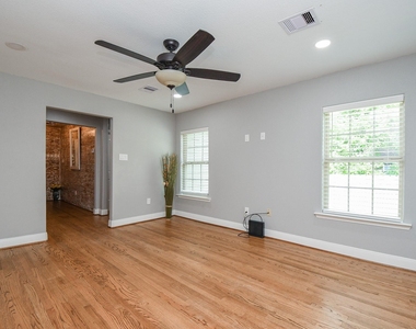311 E 35th Street - Photo Thumbnail 10