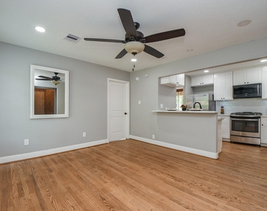311 E 35th Street - Photo Thumbnail 13