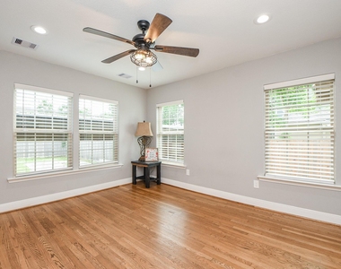 311 E 35th Street - Photo Thumbnail 17