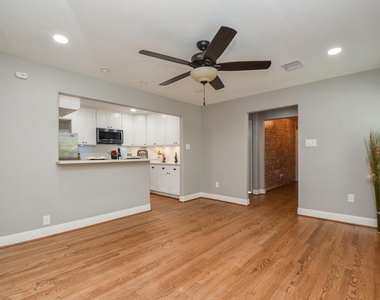 311 E 35th Street - Photo Thumbnail 11