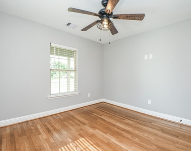 311 E 35th Street - Photo Thumbnail 9