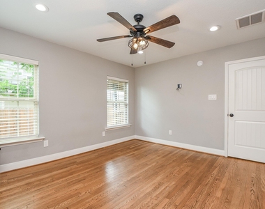 311 E 35th Street - Photo Thumbnail 18