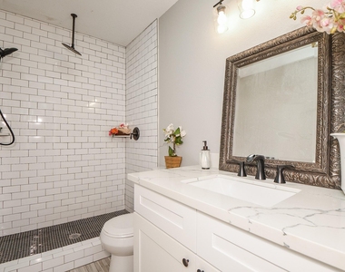 311 E 35th Street - Photo Thumbnail 6