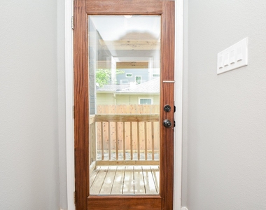 311 E 35th Street - Photo Thumbnail 26