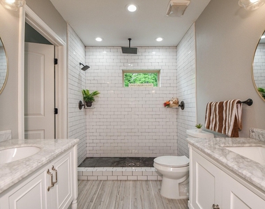 311 E 35th Street - Photo Thumbnail 21