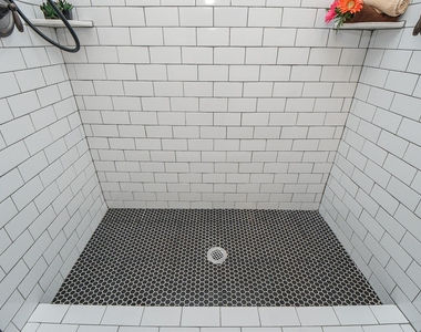 311 E 35th Street - Photo Thumbnail 7