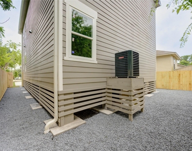 811 E 39th Street - Photo Thumbnail 23