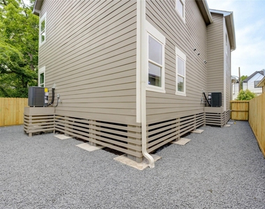 811 E 39th Street - Photo Thumbnail 24