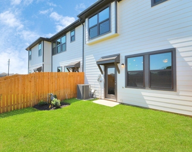 27911 Western Creek Court - Photo Thumbnail 16