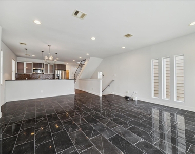 3041 Clinton Drive - Photo Thumbnail 8