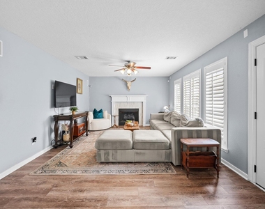 11906 Helene Court - Photo Thumbnail 10
