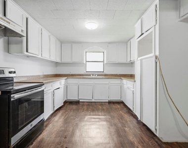 1912 Kansas Street - Photo Thumbnail 6