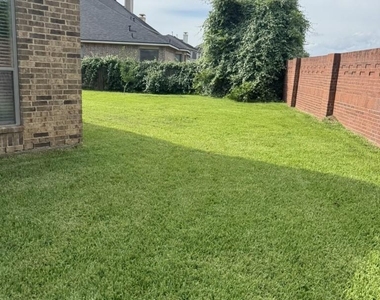 5551 Linden Rose Ln Lane - Photo Thumbnail 15
