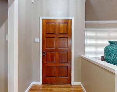 1022 Manorglen Drive - Photo Thumbnail 5