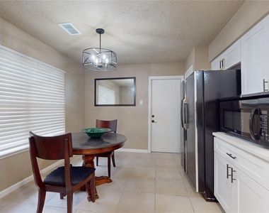 1022 Manorglen Drive - Photo Thumbnail 19