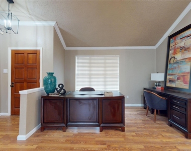 1022 Manorglen Drive - Photo Thumbnail 8