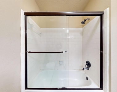 1022 Manorglen Drive - Photo Thumbnail 37