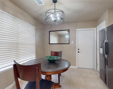 1022 Manorglen Drive - Photo Thumbnail 18