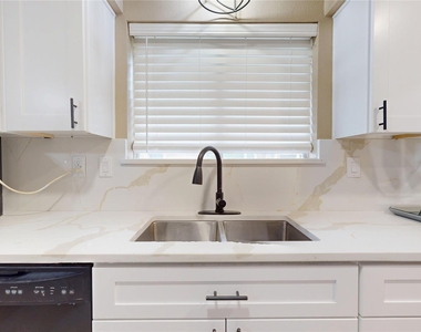 1022 Manorglen Drive - Photo Thumbnail 17