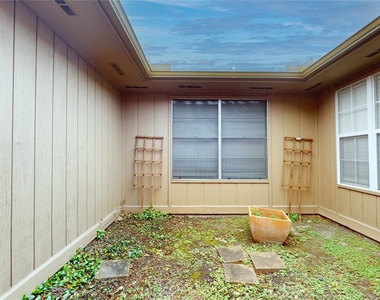 1022 Manorglen Drive - Photo Thumbnail 3