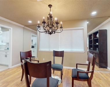 1022 Manorglen Drive - Photo Thumbnail 14