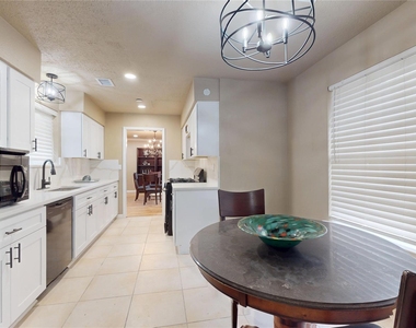 1022 Manorglen Drive - Photo Thumbnail 20