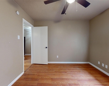 1022 Manorglen Drive - Photo Thumbnail 34