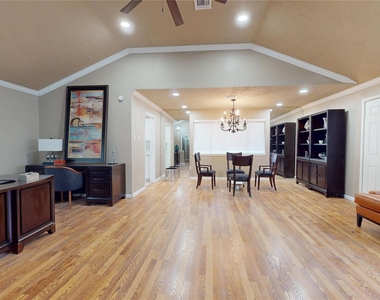 1022 Manorglen Drive - Photo Thumbnail 7