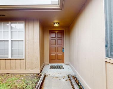 1022 Manorglen Drive - Photo Thumbnail 4