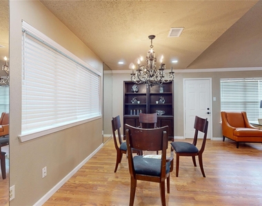 1022 Manorglen Drive - Photo Thumbnail 13
