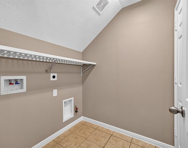 4507 Lakefront Terrace Drive - Photo Thumbnail 16