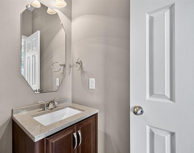 4507 Lakefront Terrace Drive - Photo Thumbnail 15