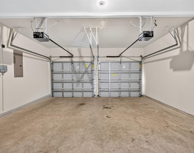 4507 Lakefront Terrace Drive - Photo Thumbnail 17