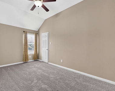 4507 Lakefront Terrace Drive - Photo Thumbnail 25