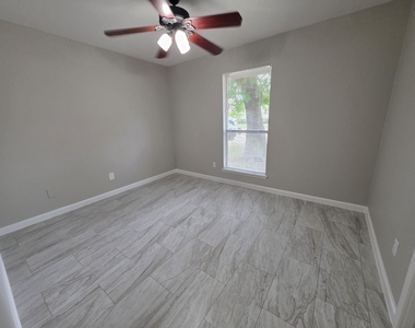 6607 Pouter Drive - Photo Thumbnail 2