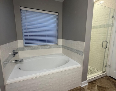 7739 Hunters Peak Lane - Photo Thumbnail 8