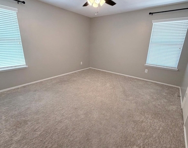 7739 Hunters Peak Lane - Photo Thumbnail 10