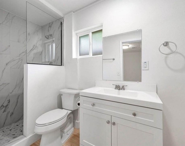 1305 Winchester Dr - Photo Thumbnail 15