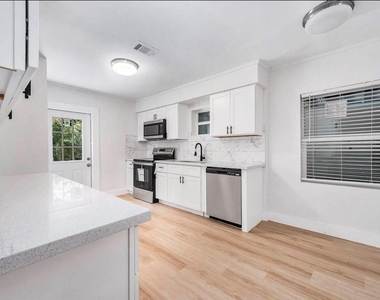 1305 Winchester Dr - Photo Thumbnail 5