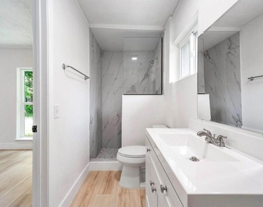1305 Winchester Dr - Photo Thumbnail 16