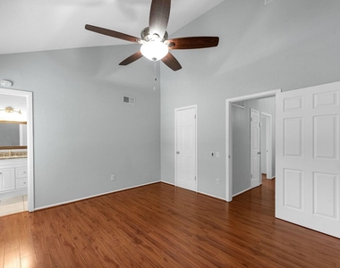 11710 Southlake Drive - Photo Thumbnail 14