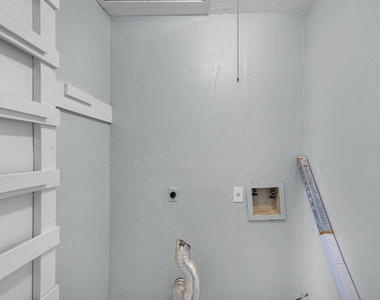 11710 Southlake Drive - Photo Thumbnail 16
