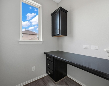 12806 Crombie Drive - Photo Thumbnail 8