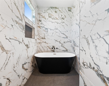 1116 Hogan Street - Photo Thumbnail 17