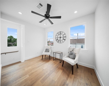 1116 Hogan Street - Photo Thumbnail 9