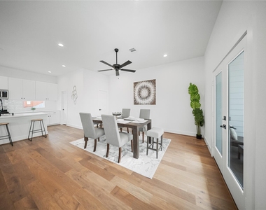 1116 Hogan Street - Photo Thumbnail 5