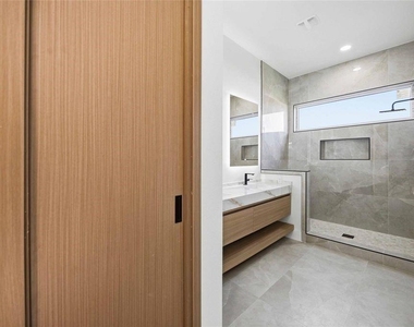 4216 Dreyfus Street - Photo Thumbnail 6