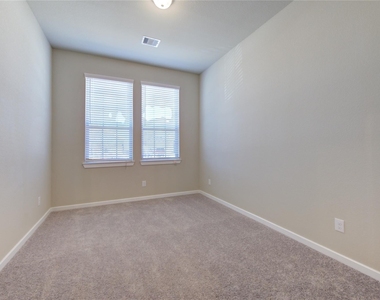 4203 Maple Glen Drive - Photo Thumbnail 19
