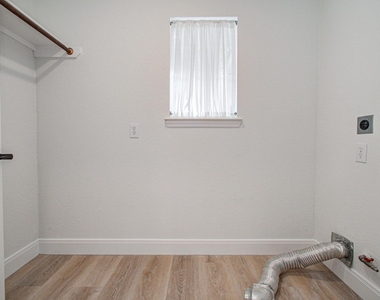 2311 Meadow Briar Drive - Photo Thumbnail 27
